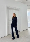 PARMAK GEÇME DETAY TERS DİKİŞ BLUZ VE PANTOLONLU GOFRE İKİLİ TAKIM LACİVERT
