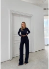 PARMAK GEÇME DETAY TERS DİKİŞ BLUZ VE PANTOLONLU GOFRE İKİLİ TAKIM LACİVERT