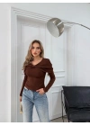 ŞAL YAKA ÖN BURGULU SELANİK KUMAŞ BLUZ KAHVE