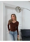 ŞAL YAKA ÖN BURGULU SELANİK KUMAŞ BLUZ KAHVE