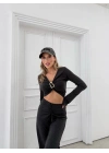 AKSESUAR DETAY BLUZ VE DRAPE PANTOLONLU İKİLİ TAKIM SİYAH