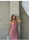 STRAPLEZ AKSESUAR DETAY GOFRE UZUN ELBİSE PEMBE