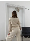 YAKA KÜRK DETAY HIRKA VE PANTOLONLU TRİKO İKİLİ TAKIM BEJ