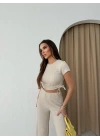 YAN BÜZGÜ DETAY BLUZ VE PANTOLONLU GOFRE İKİLİ TAKIM KREM