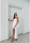 YIRTMAÇLI STRAPLEZ FULARLI UZUN ELBİSE BEYAZ