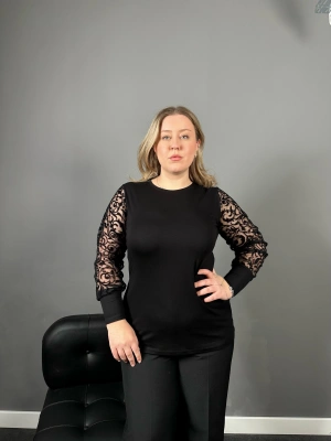 Kolları Tül Detaylı Motif Desenli Bluz