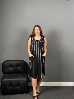 Kalın Askılı Siyah Beyaz Çizgili Elbise