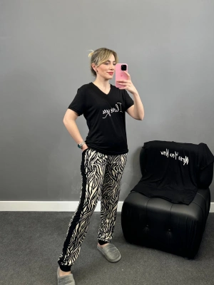A Kalite V Yaka Zebra Desen Cepli Pijama Takımı