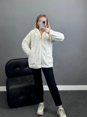 Beyaz Fermuarlı Peluş Hırka