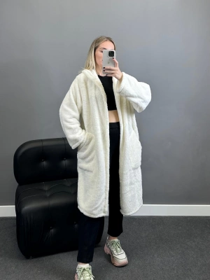 Beyaz Peluş Uzun Hırka