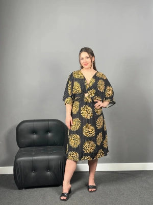 Toka Detaylı Siyah Viskon Elbise