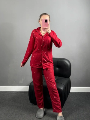 Kırmızı Yıldızlı Düğmeli Süet Pijama Takımı