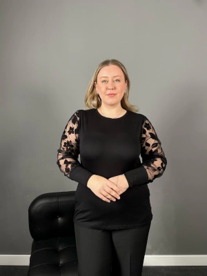 Kolları Tül Detaylı Çiçek Desenli Bluz