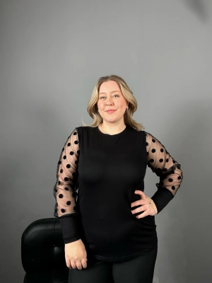 Kolları Tül Detaylı Puantiye Desenli Bluz