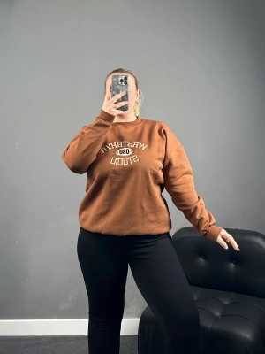 Taba Renk Yazılı Üç İplik Şardonlu Sweatshirt