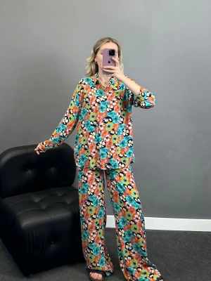 Karışık Renkli Çiçekli Viskon Pamuklu Takım