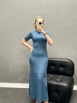 Mavi Tam Boy Pamuklu Elbise