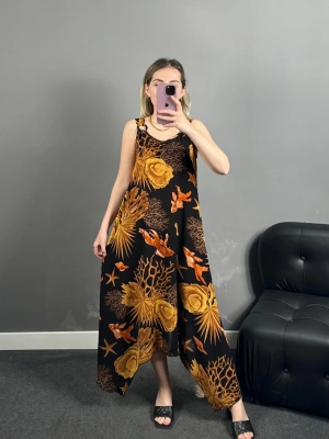 Asimetrik Tokalı Elbise