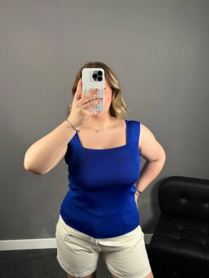 Saks Mavisi Kare Yaka Crop Triko