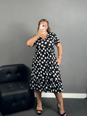 V Yaka Cepli Puantiyeli Penye Elbise