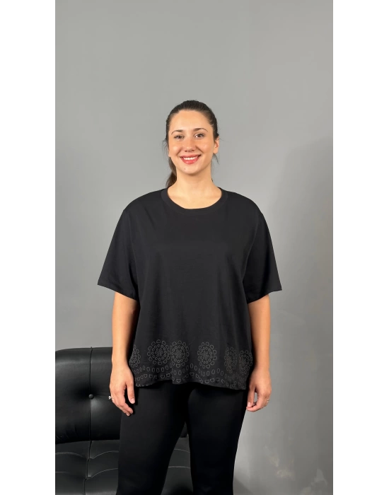 Siyah Etek Ucu Nakış Detaylı Tshirt