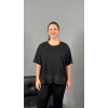 Siyah Etek Ucu Nakış Detaylı Tshirt