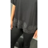 Siyah Etek Ucu Nakış Detaylı Tshirt