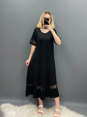 Siyah Etek Ucu Dantel Desenli Penye Elbise