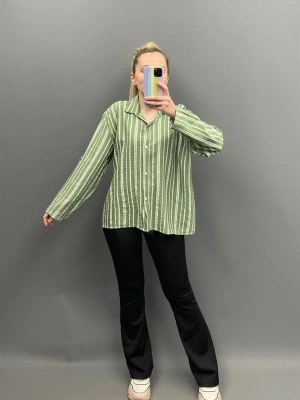 Yeşil Çizgili Gömlek