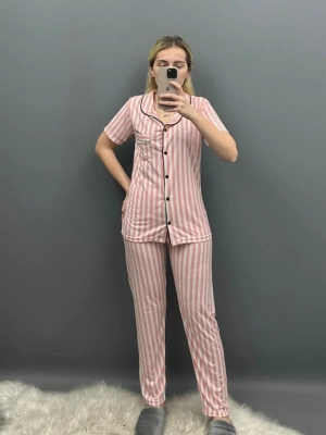 Pembe Çizgili Kısa Kol Düğmeli Takım