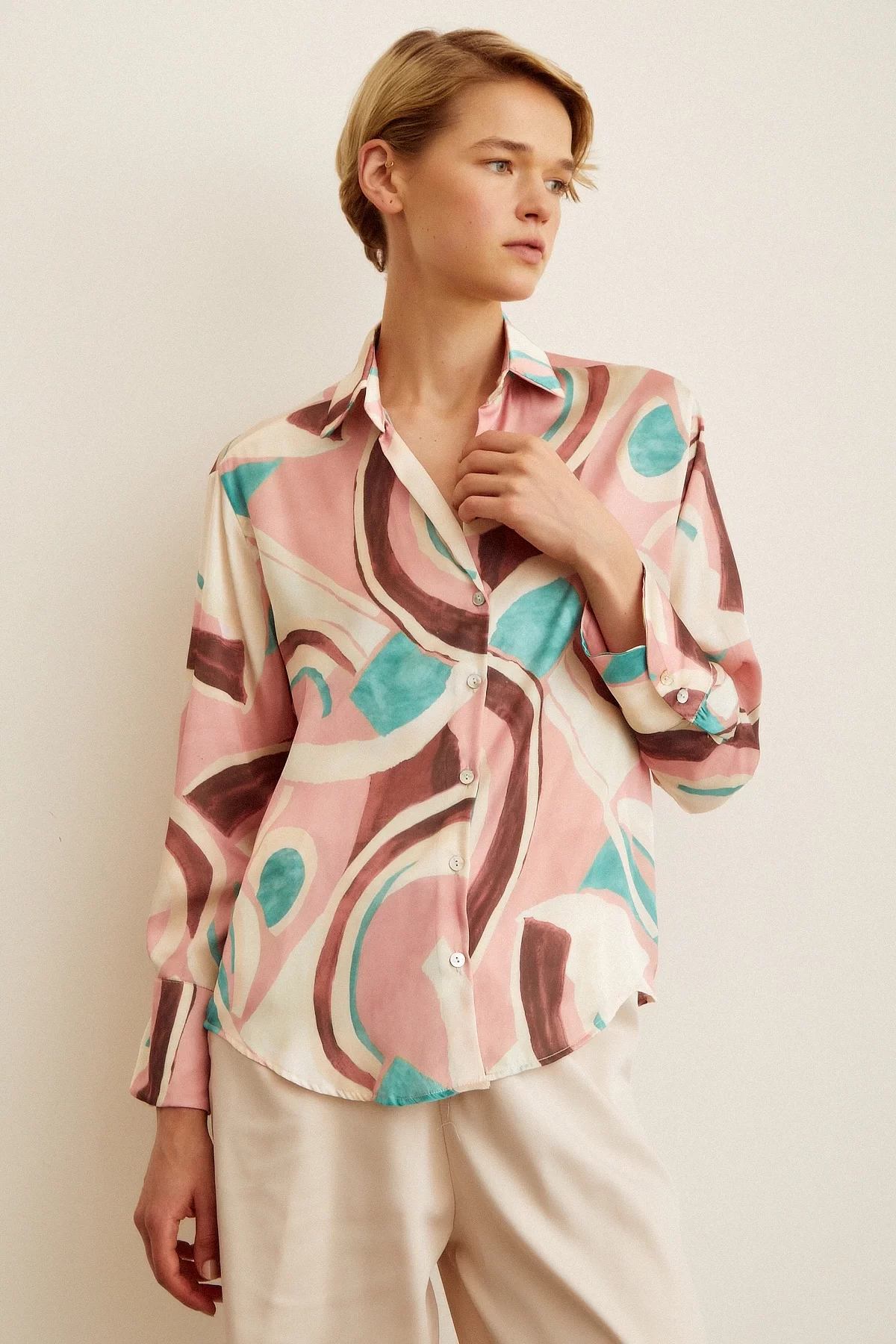 V-Neck Patterned Satin Shirt - Pink