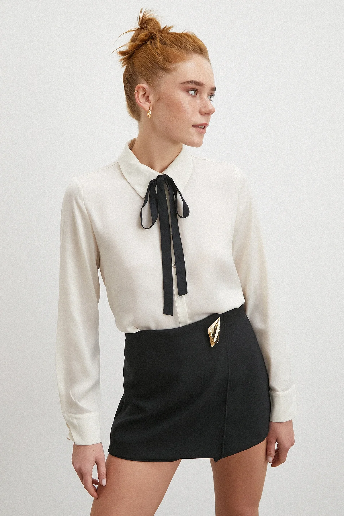 Yaka Bağlamalı Saten Gömlek - Ekru