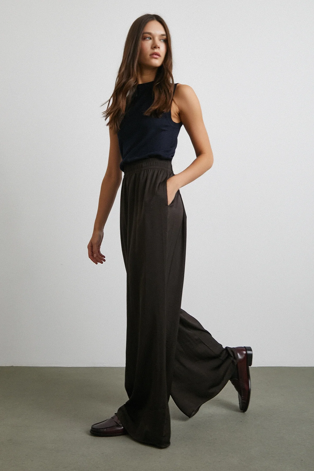 Beli Lastikli Dökümlü Geniş Paça Pantolon - Kiremit