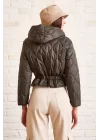 Короткая стеганая куртка с складками - Хаки