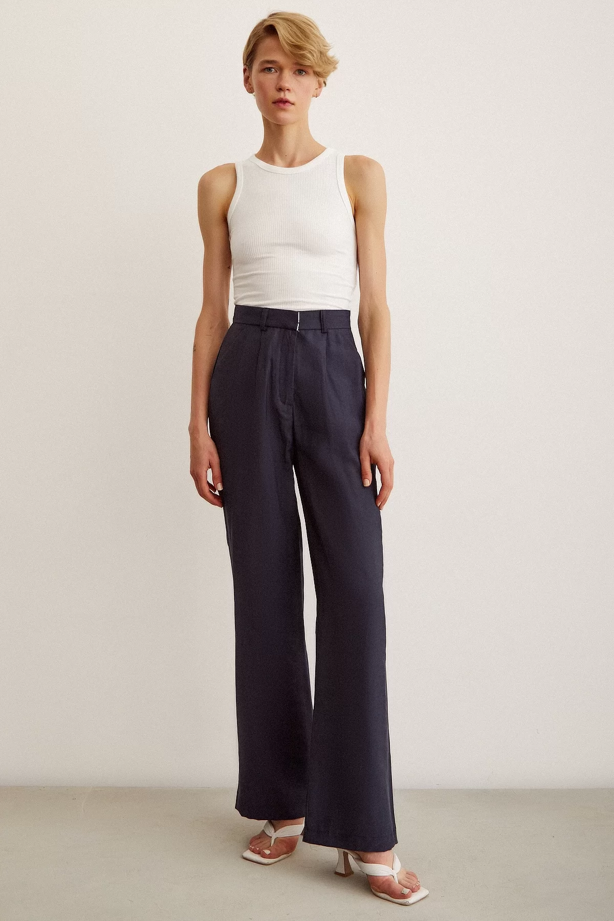 High-Waisted Wide-Leg Pants - Navy Blue