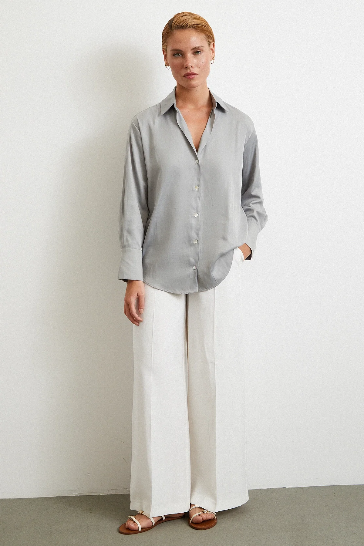 قميص بنمط قطري - رمادي