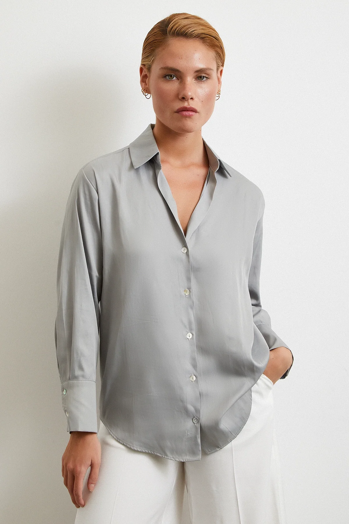 قميص بنمط قطري - رمادي