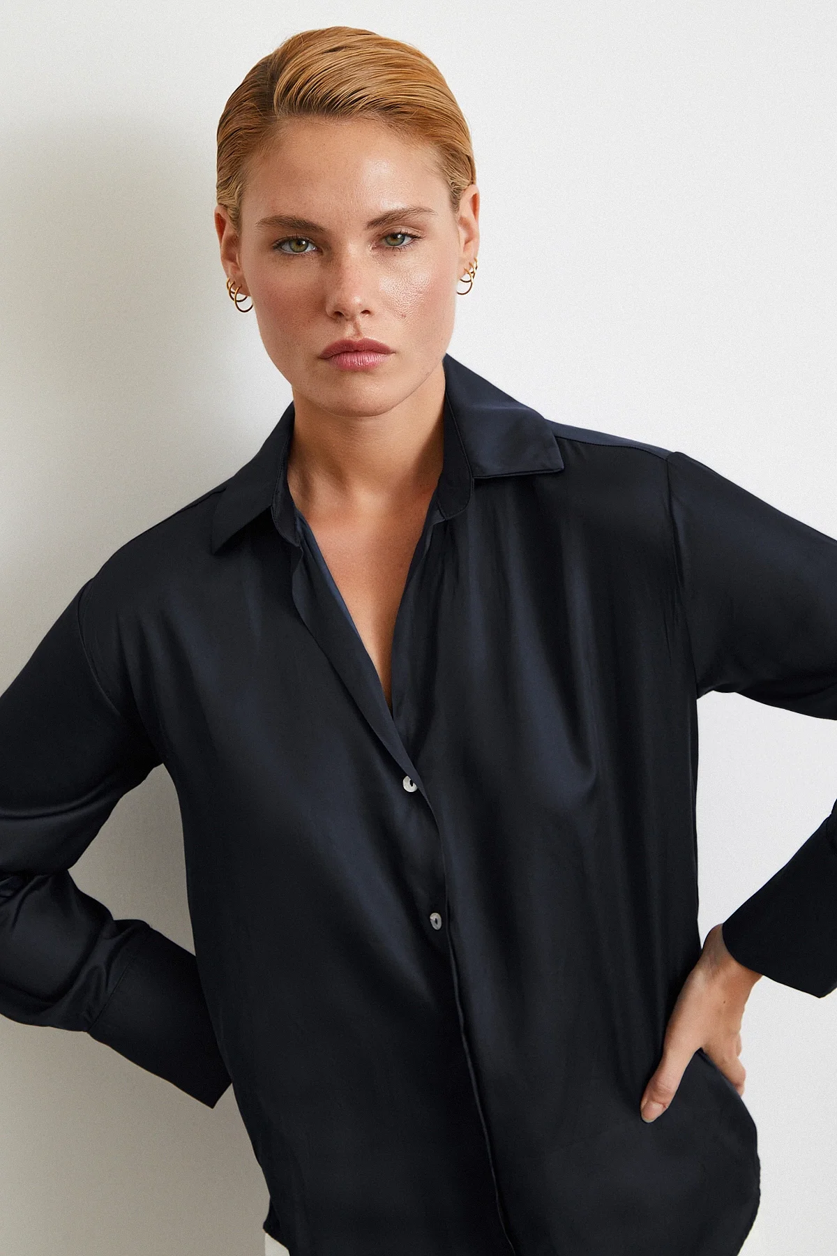 قميص بنمط مائل - أسود