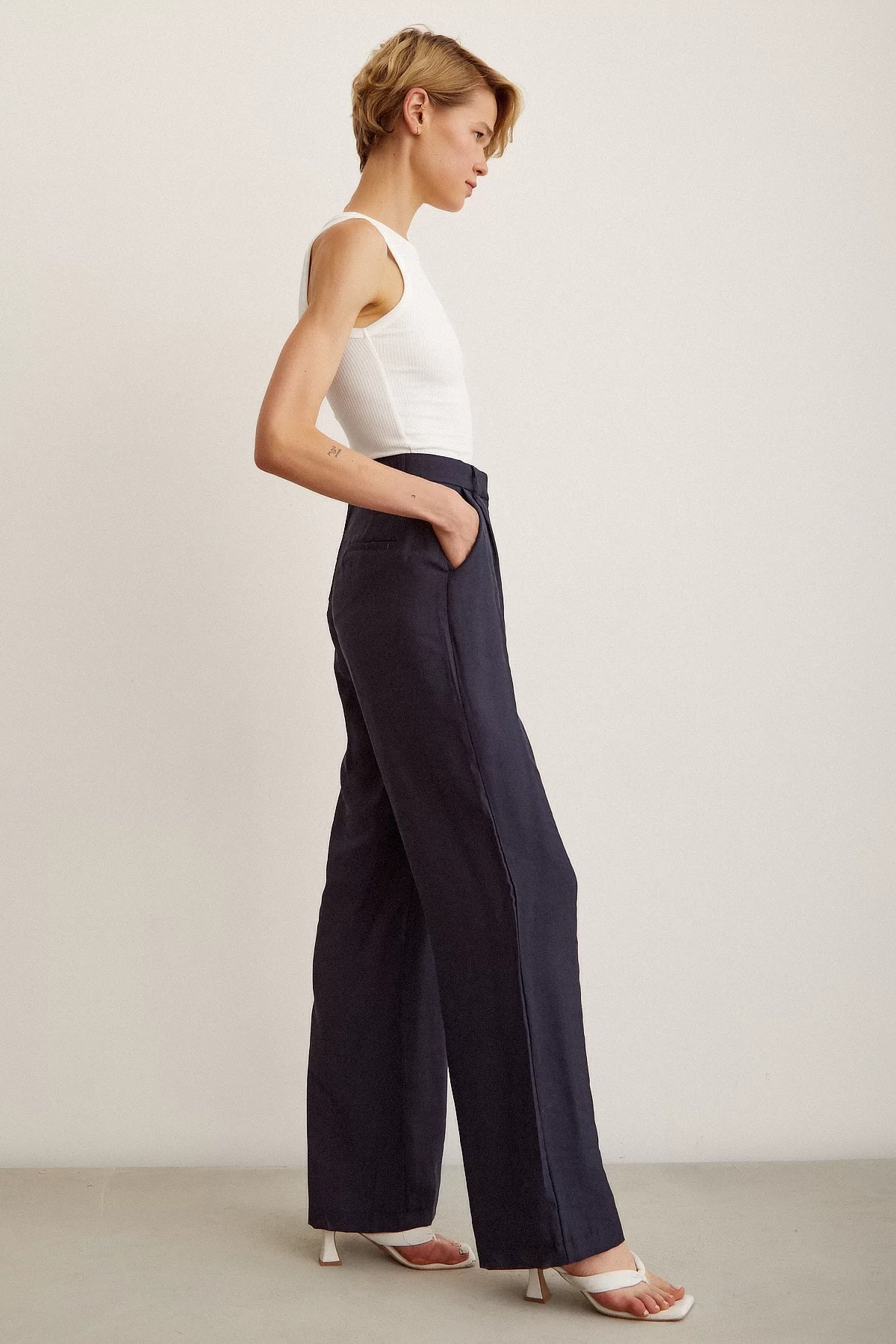 High-Waisted Wide-Leg Pants - Navy Blue