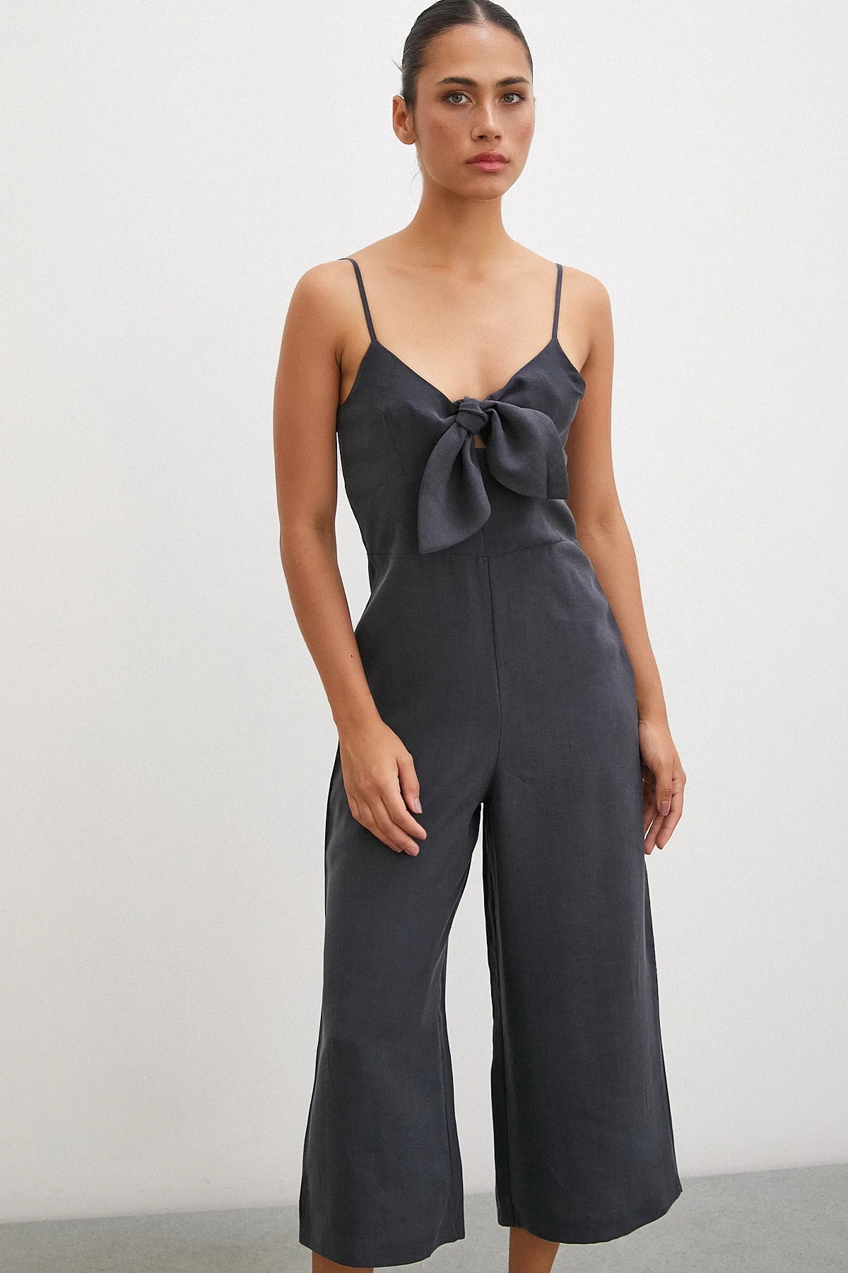 Fiyonklu Askılı Tulum - Siyah