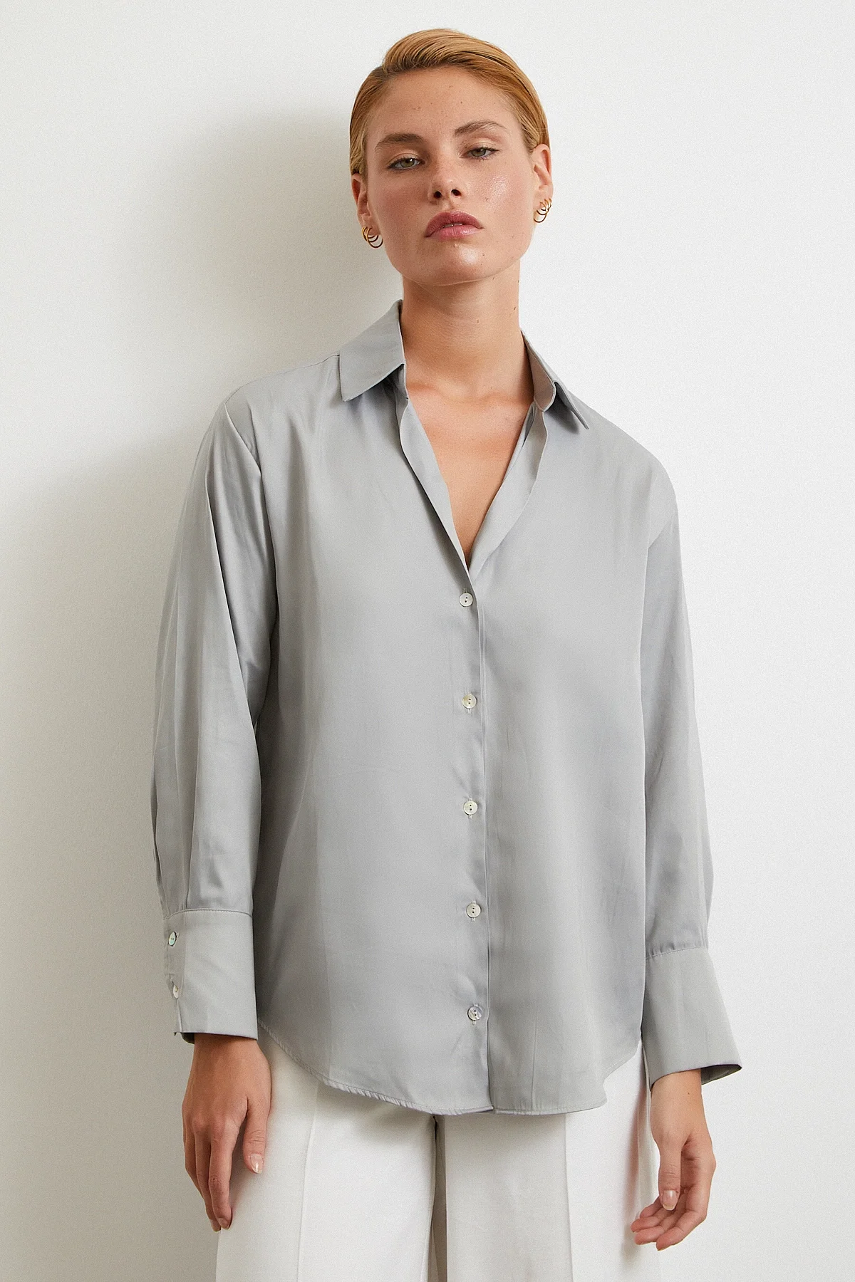 قميص بنمط قطري - رمادي