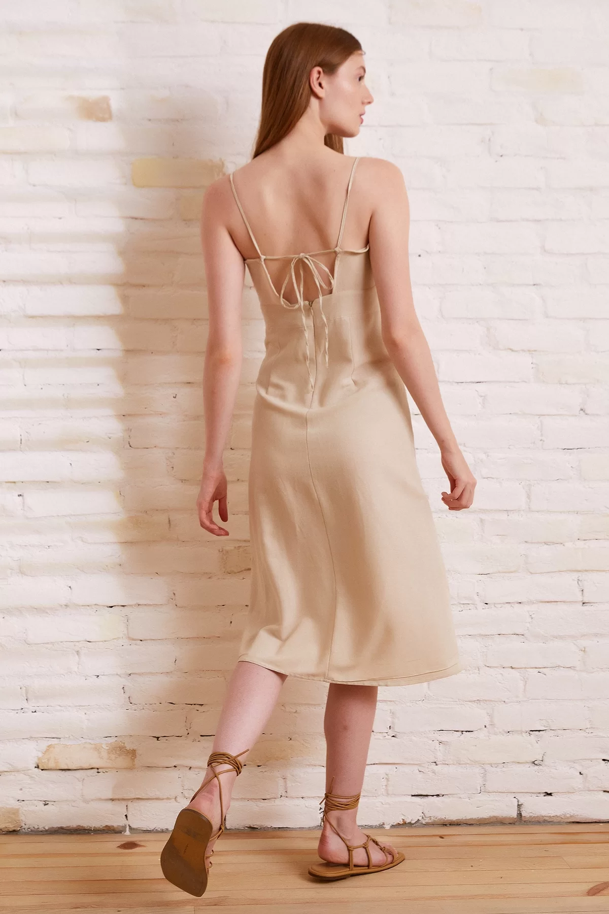 Bağcık Askılı Yırtmaçlı Elbise - Bej
