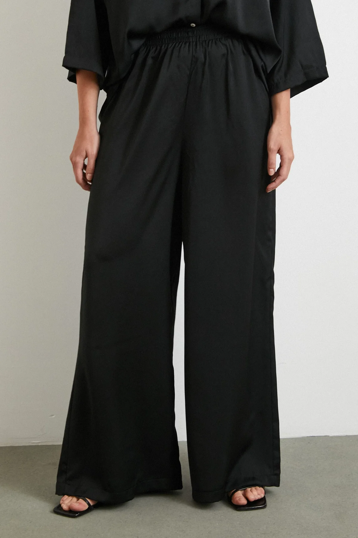 بنطلون رومانسي تدفق - أسود