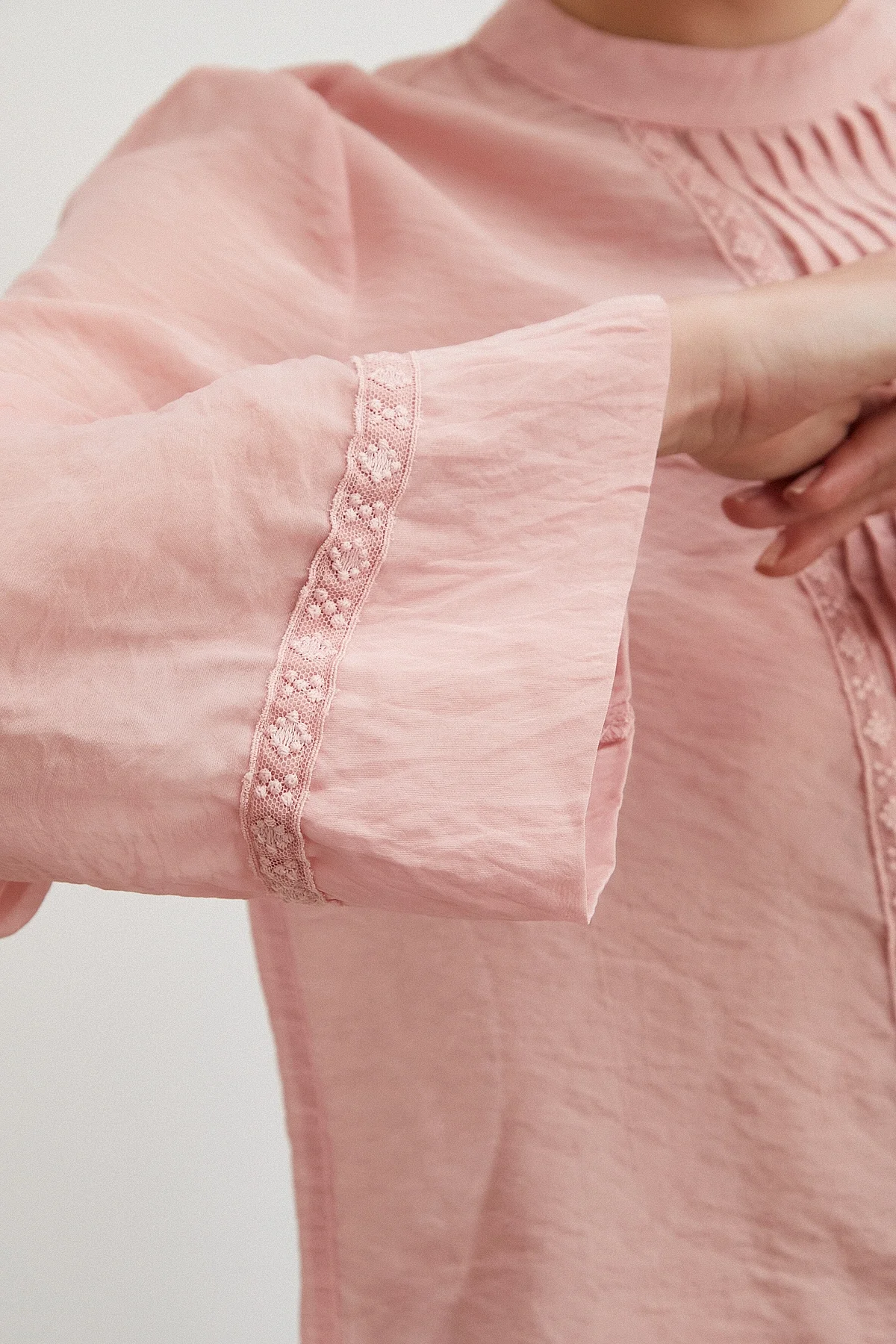 Dantel Kesimli Uzun Kollu Bluz - Pembe