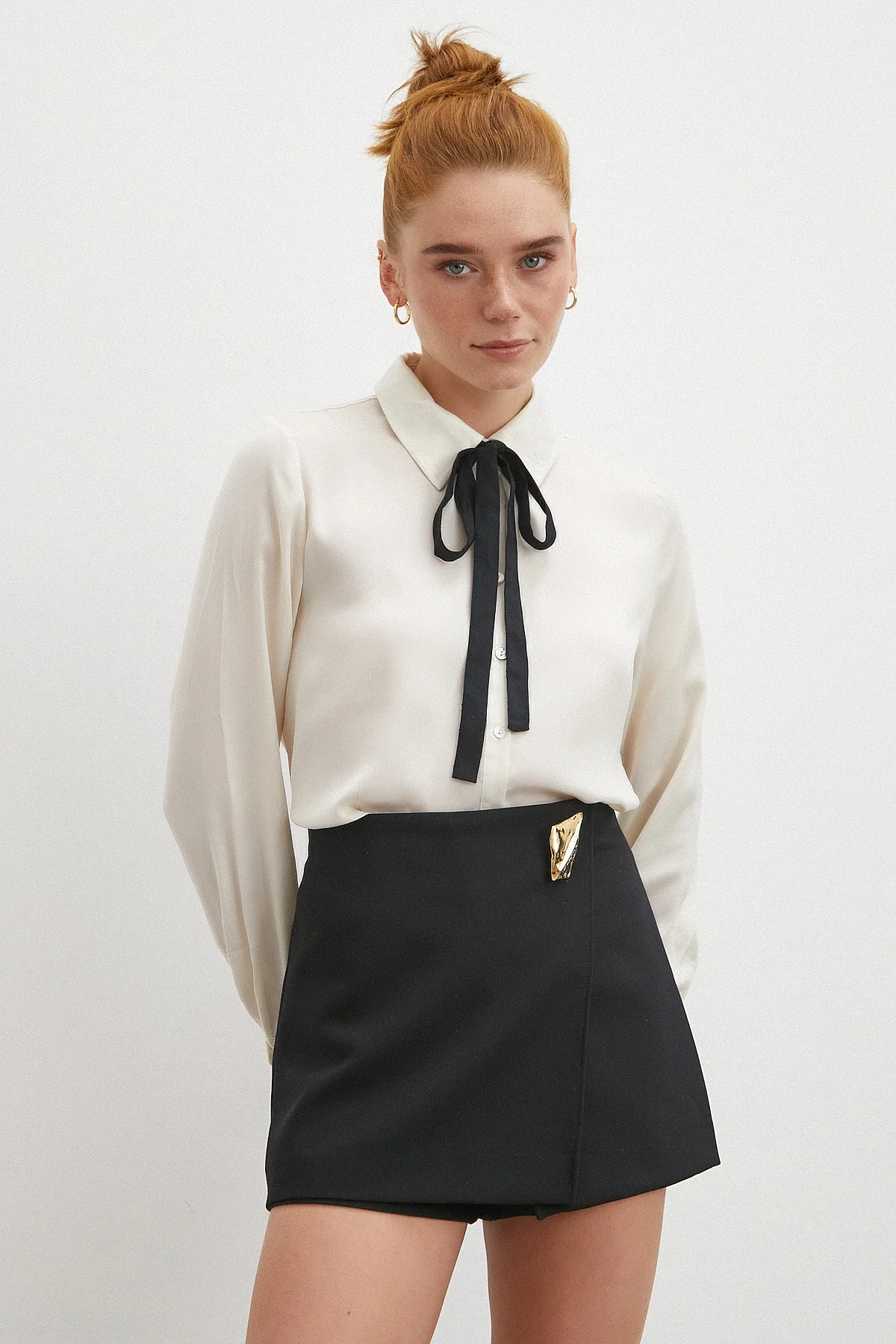 Yaka Bağlamalı Saten Gömlek - Ekru