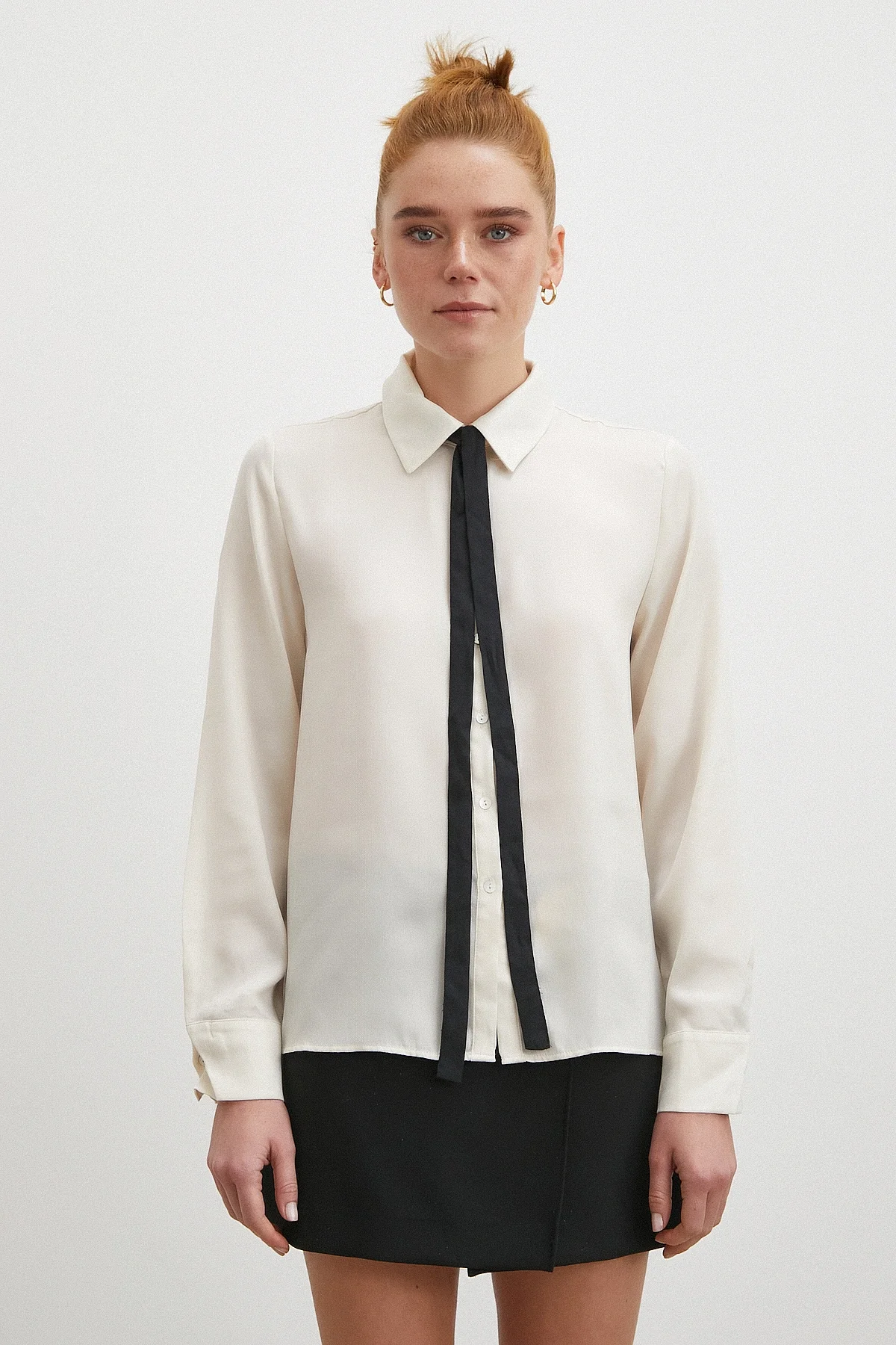Yaka Bağlamalı Saten Gömlek - Ekru