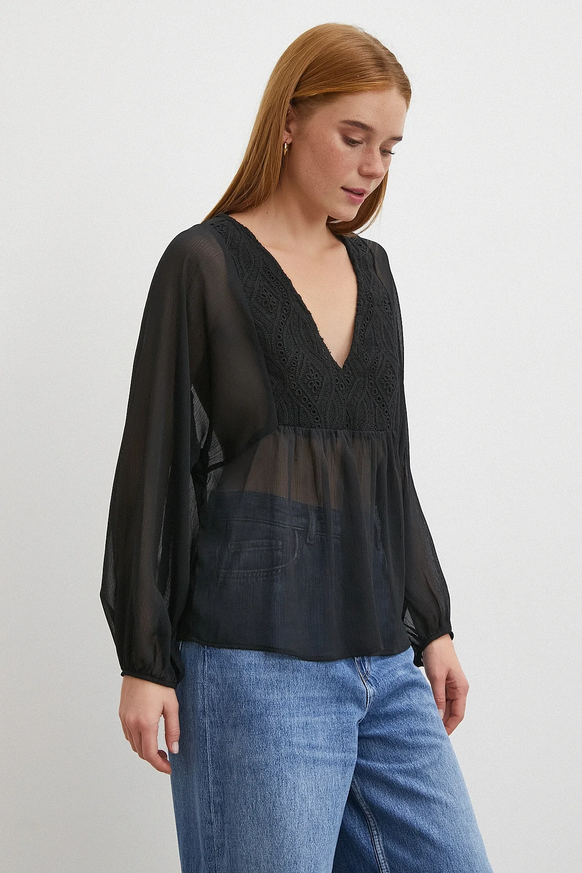 V Yaka Dantelli Transparan Bluz - Siyah