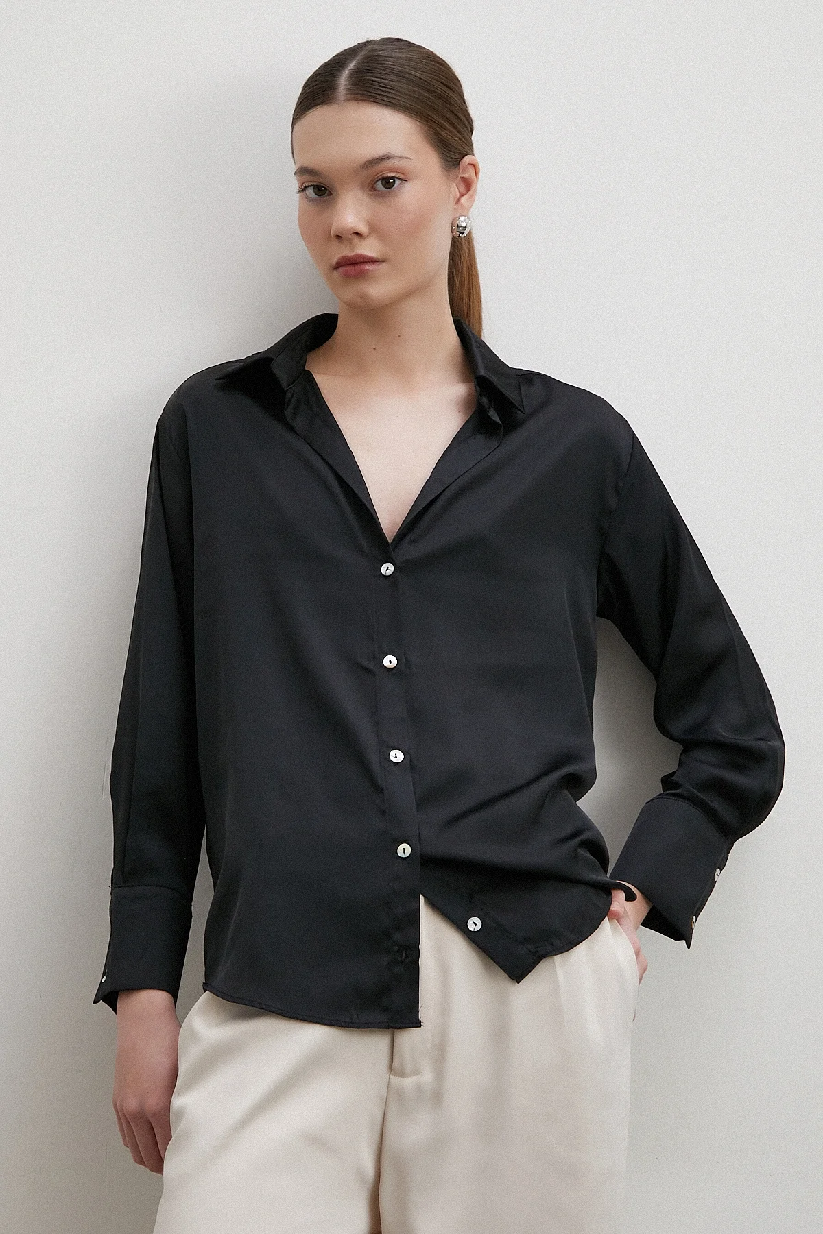 V Yaka Şifon Gömlek - Siyah