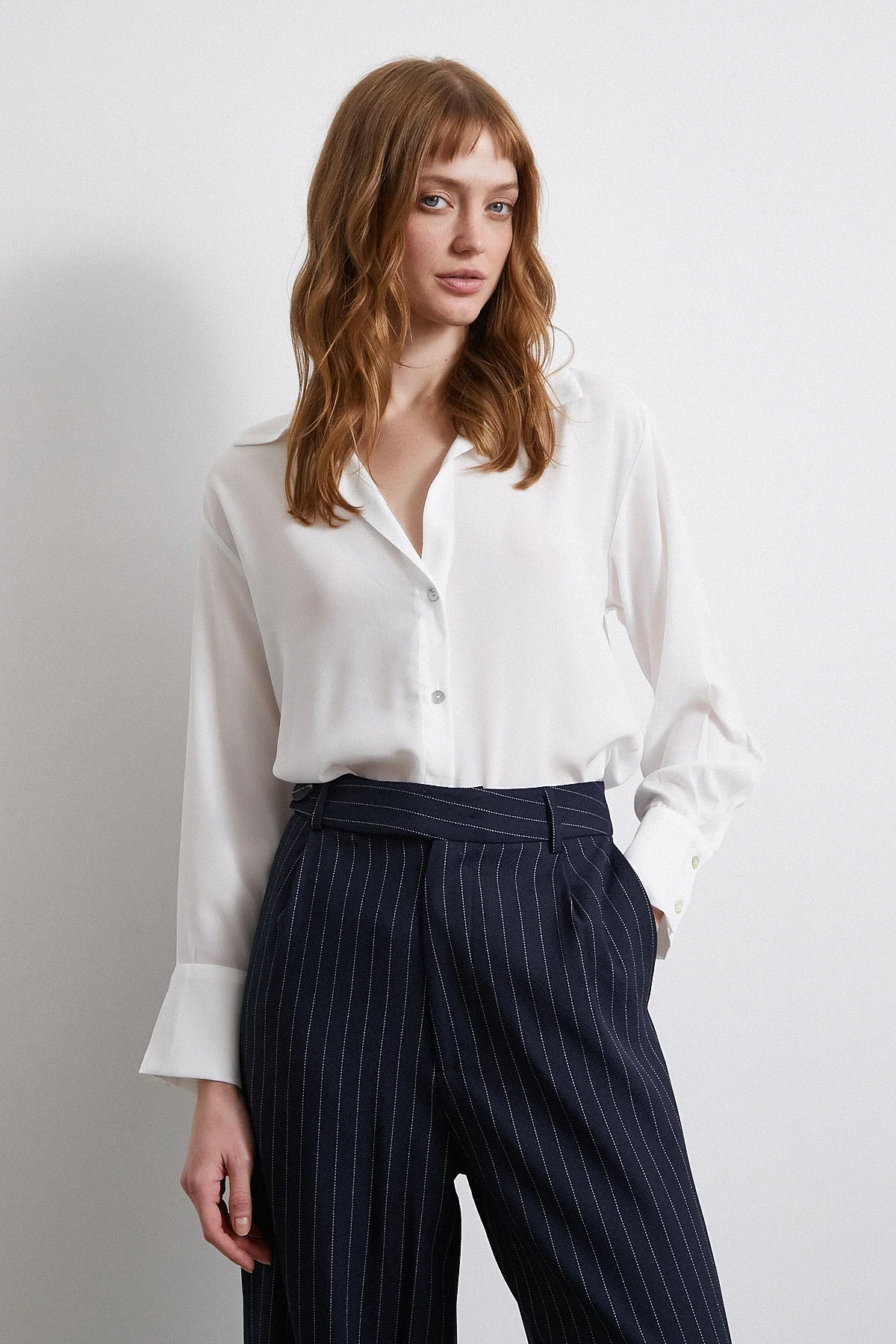 V Yaka Saten Gömlek - Ekru