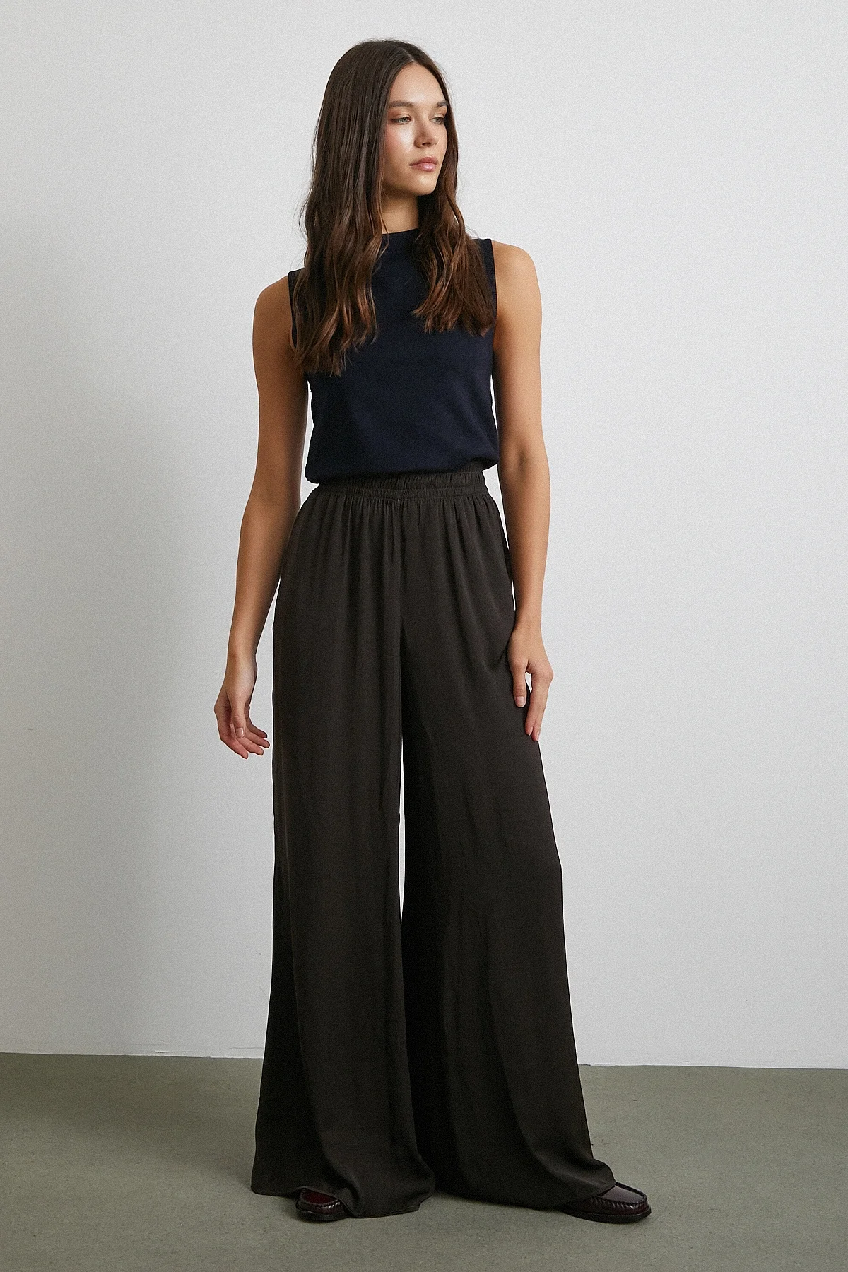 Beli Lastikli Dökümlü Geniş Paça Pantolon - Kiremit